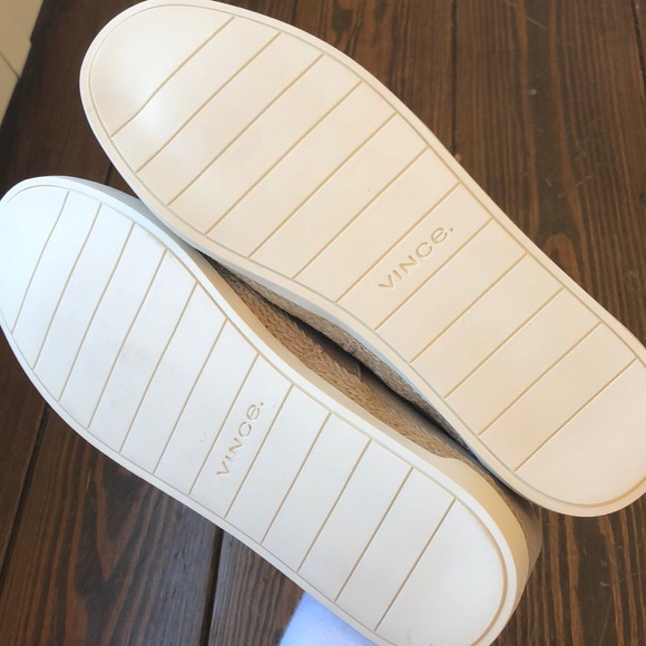 Vince Johan Sneaker, Size 9 - Picture 5 of 5